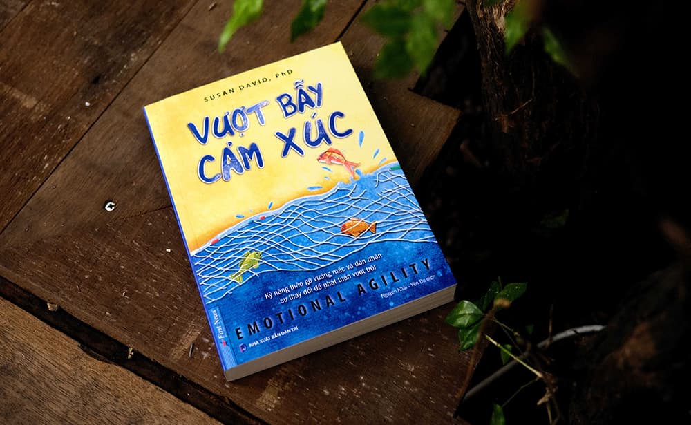 Vượt bẫy cảm xúc để thành công hơn 5 “Vượt bẫy cảm xúc” là một trong những cuốn sách best-seller của Susan David trên The Wall Street Journal.