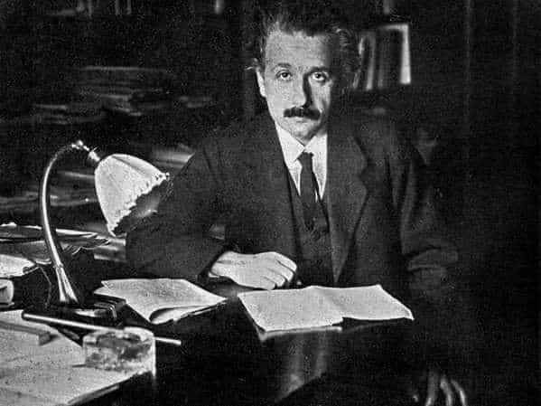 Nhà khoa học Albert Einstein (ảnh: Wikimedia)